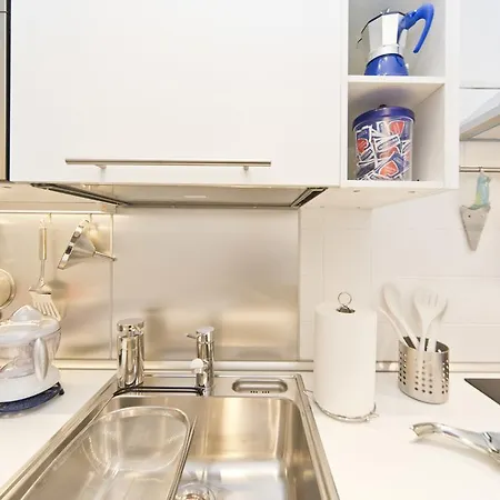 Апартаменты Lovely And Quiet For Two 10 Min Walk From St S Square- Vha Collection Венеция