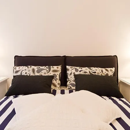 Lovely And Quiet For Two 10 Min Walk From St S Square- Vha Collection